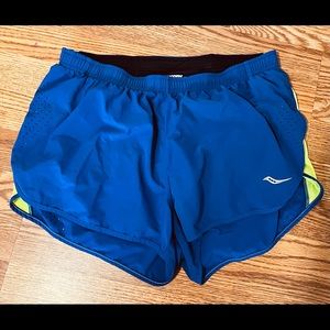 Saucony running gym shorts M